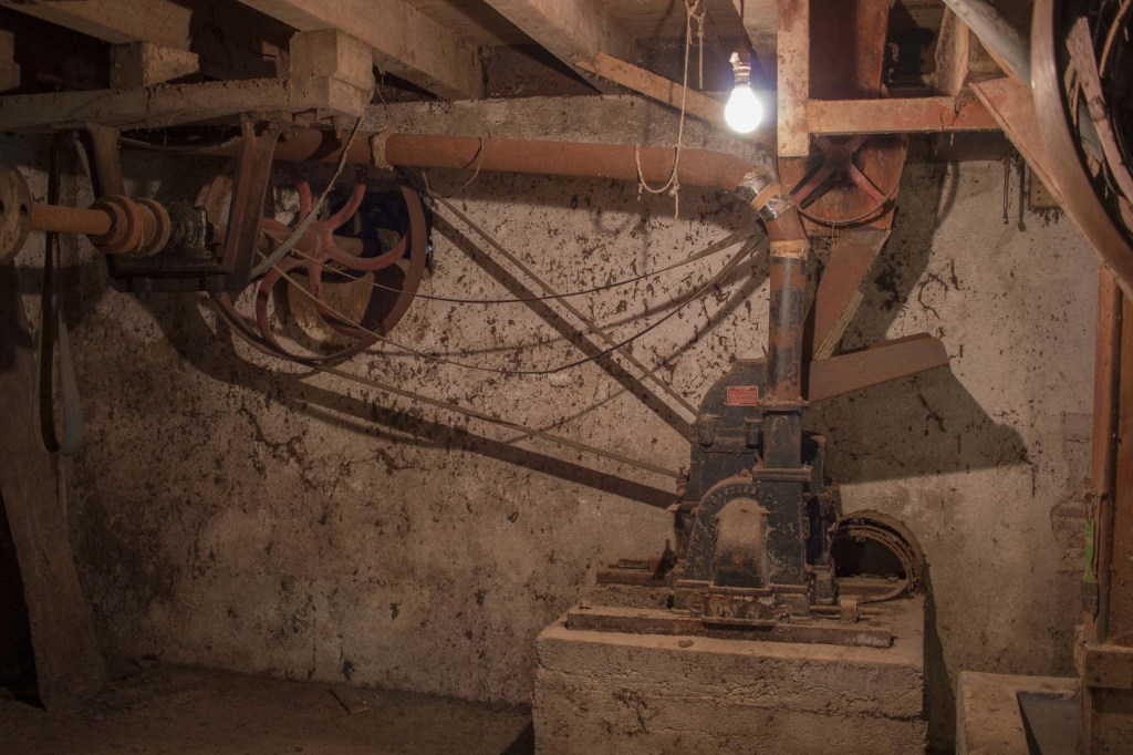 Rez de chaussée: le broyeur à marteau